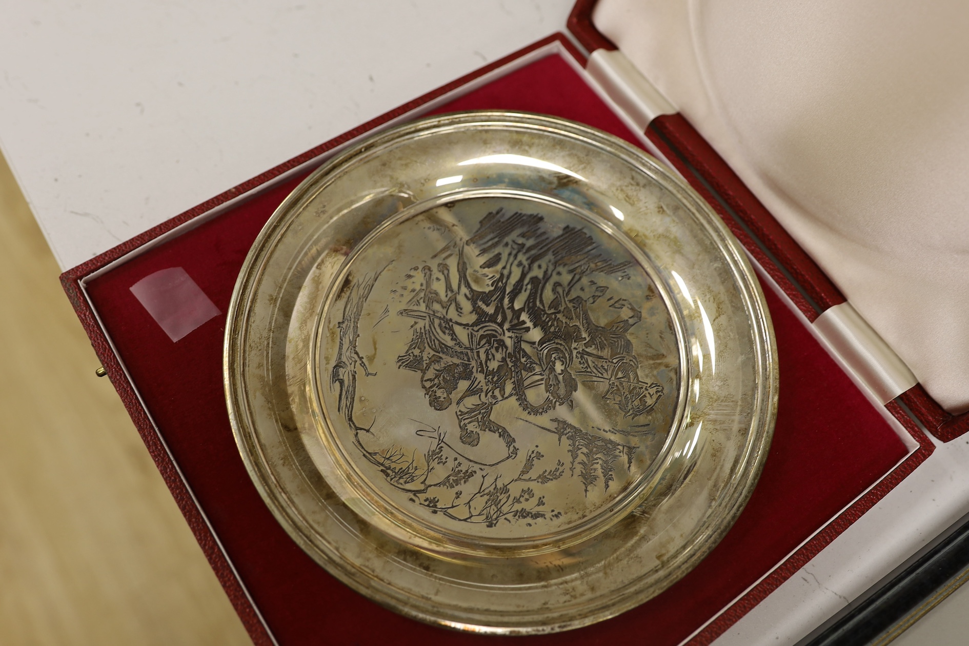 A cased silver plate, decorated with Troika scene, 19cm diameter, 7.1oz. Condition - tarnished